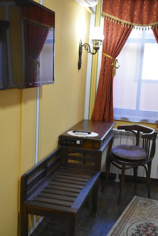Family Hotel At Renaissance Square พลอฟดิฟ ภายนอก รูปภาพ