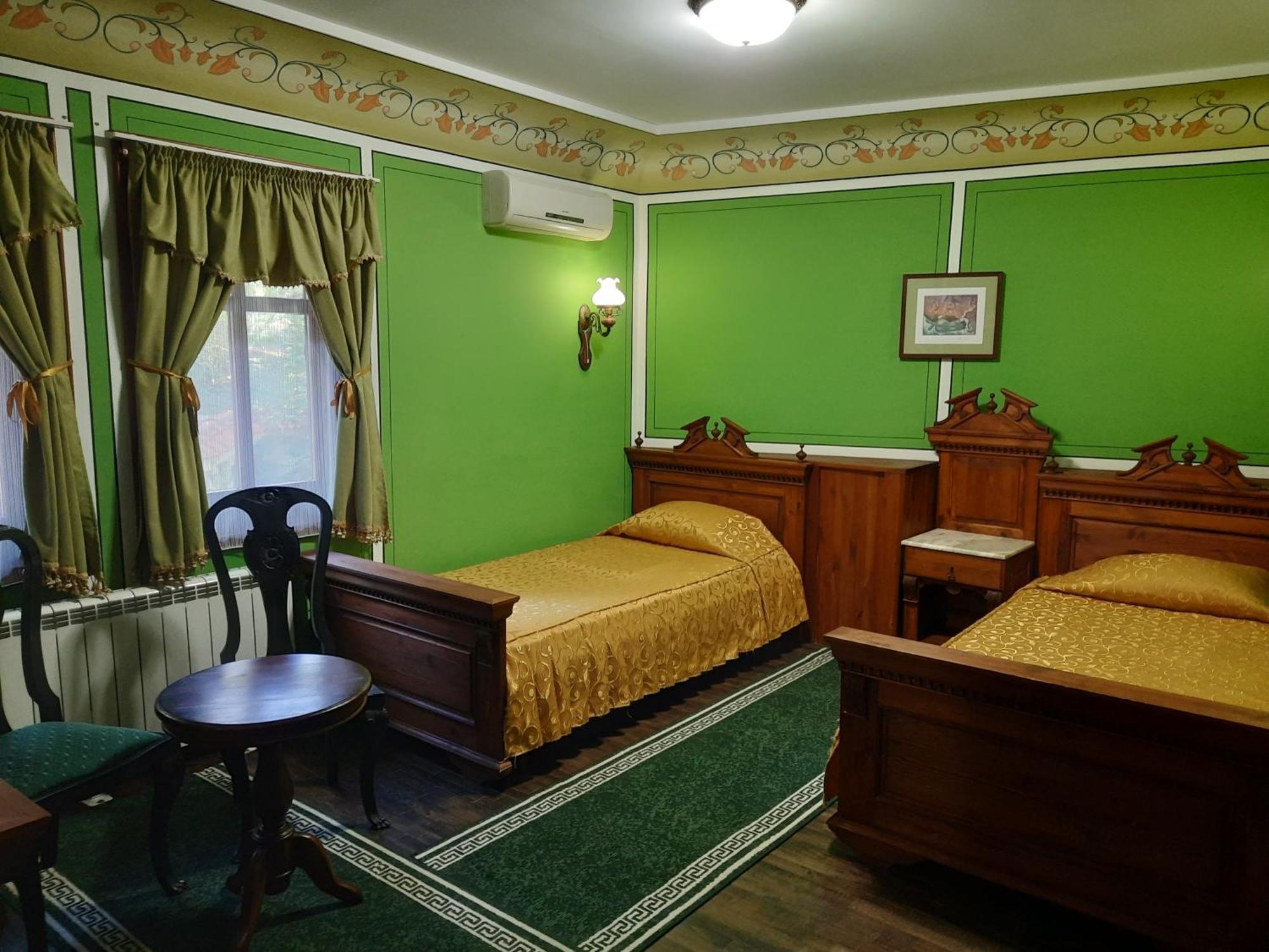 Family Hotel At Renaissance Square พลอฟดิฟ ภายนอก รูปภาพ
